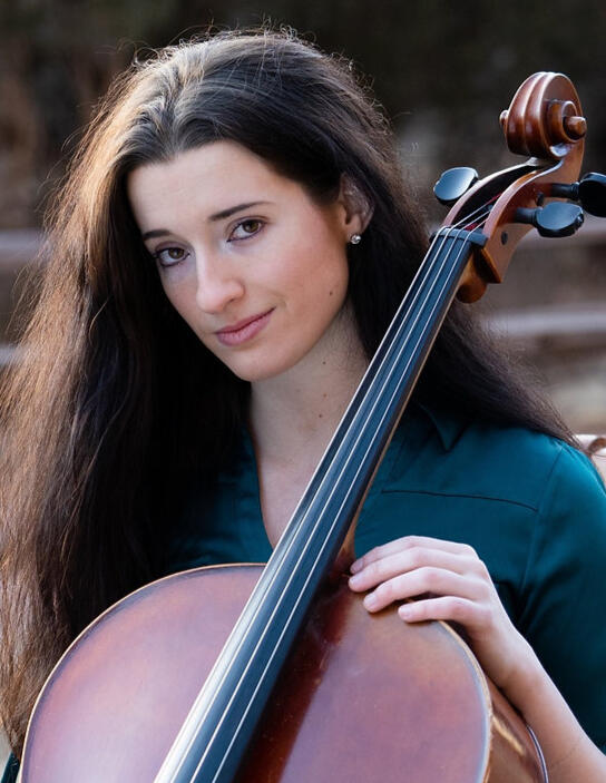 Hayley Currin, cello